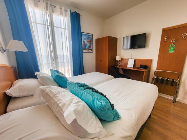 Hôtel Posta Vecchia : photo 2 de la chambre chambre lits jumeaux confort - vue sur mer