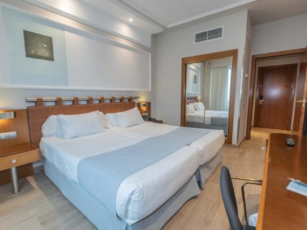 Hotel Olid : photo 1 de la chambre chambre double avec lit d'appoint