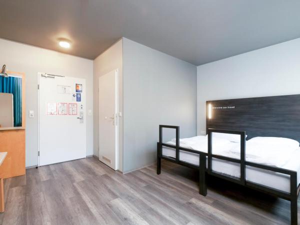 a&o Wien Stadthalle : photo 5 de la chambre chambre lits jumeaux