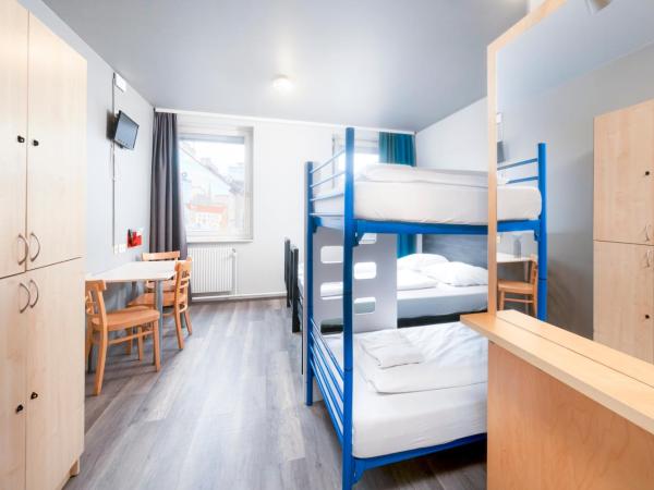 a&o Wien Stadthalle : photo 1 de la chambre chambre familiale (2 adultes et 2 enfants)