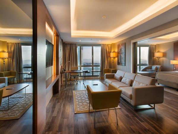 Dedeman Bostanci Istanbul Hotel & Convention Center : photo 5 de la chambre executive suite with prince's islands view - lounge access