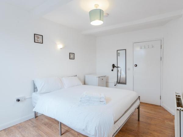 Bethnal Green beds to stay : photo 2 de la chambre chambre double deluxe avec salle de bains commune (chambre 5)