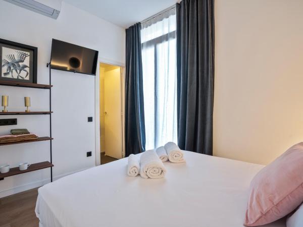 Hotel Casa Trafalgar Barcelona : photo 1 de la chambre petite chambre avec balcon
