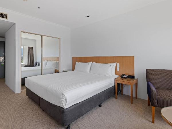 Holiday Inn Sydney Potts Point : photo 1 de la chambre chambre standard lit queen-size