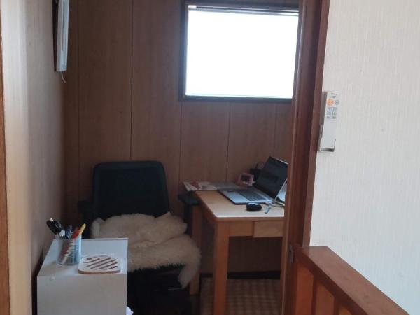 Guesthouse Oomiya base 大宮基地別荘 : photo 10 de la chambre chambre triple Économique avec salle de bains commune