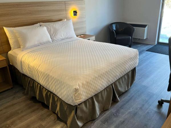 Econo Lodge Airport Quebec : photo 3 de la chambre chambre avec 1 lit queen-size - 2e étage (chambre non-fumeurs)