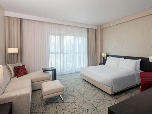 Hyatt Place Dubai Jumeirah : photo 2 de la chambre chambre lit king-size avec canapé-lit