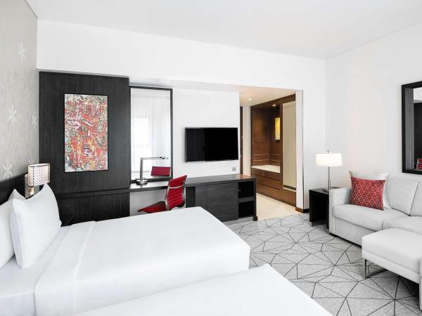 Hyatt Place Dubai Jumeirah : photo 3 de la chambre chambre lits jumeaux avec canapé-lit