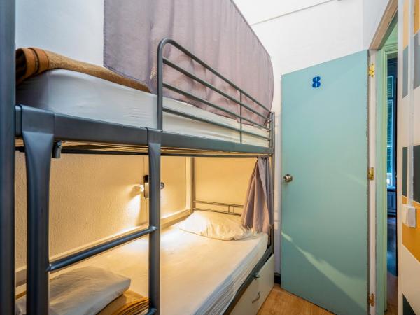Casa Barcelo Hostel Barcelona : photo 2 de la chambre chambre lits jumeaux standard avec salle de bains commune