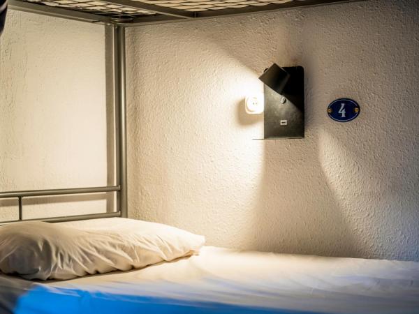 Casa Barcelo Hostel Barcelona : photo 8 de la chambre lit superposé dans dortoir mixte de 8 lits