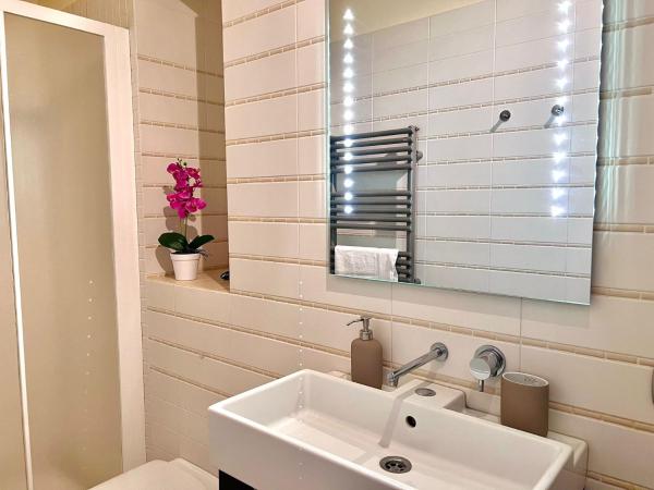 Bergamoinhouse : photo 4 de la chambre chambre quadruple avec salle de bains privative séparée