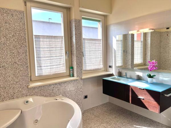 Bergamoinhouse : photo 7 de la chambre chambre double avec salle de bains commune