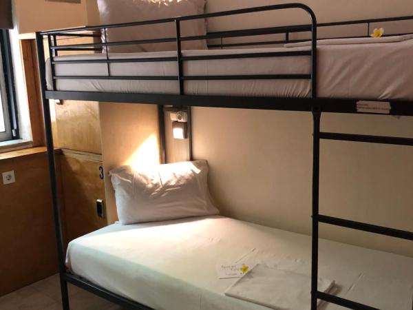 Rhodes Backpackers Boutique Hostel and Apartments : photo 1 de la chambre lit dans dortoir mixte de 4 lits