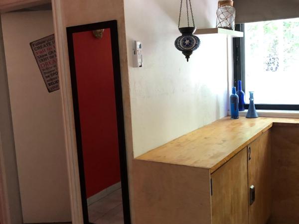 Rhodes Backpackers Boutique Hostel and Apartments : photo 9 de la chambre lit dans dortoir mixte de 4 lits