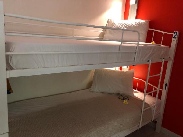 Rhodes Backpackers Boutique Hostel and Apartments : photo 10 de la chambre lit dans dortoir mixte de 4 lits