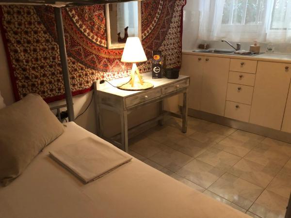 Rhodes Backpackers Boutique Hostel and Apartments : photo 4 de la chambre chambre lits jumeaux standard