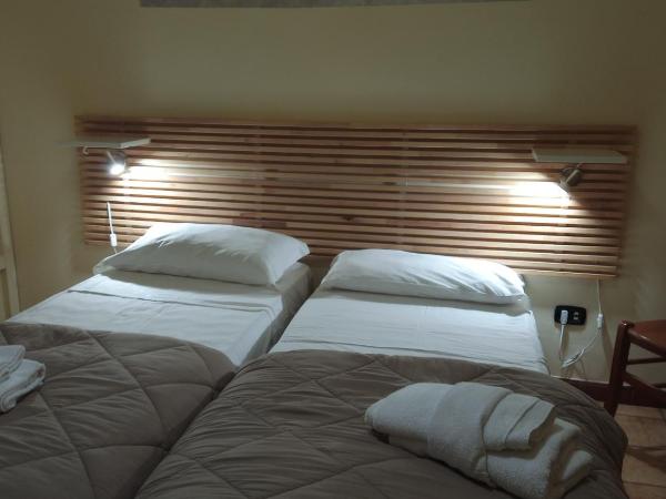 Hotel Eliseo Napoli : photo 10 de la chambre chambre double/lits jumeaux