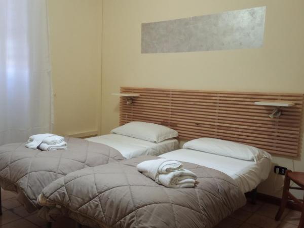 Hotel Eliseo Napoli : photo 3 de la chambre chambre double/lits jumeaux