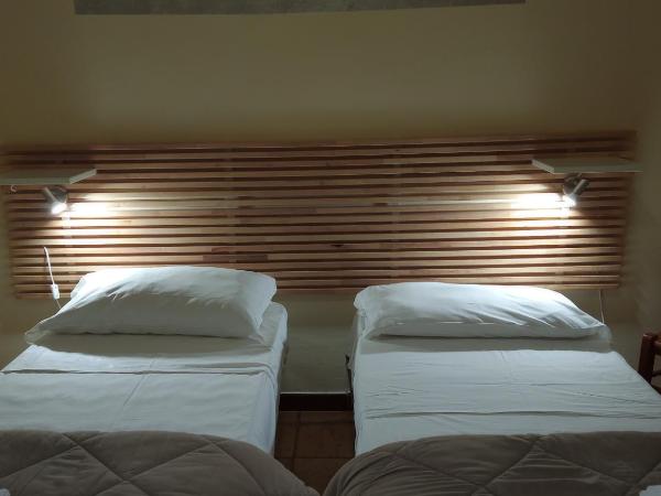 Hotel Eliseo Napoli : photo 4 de la chambre chambre double/lits jumeaux