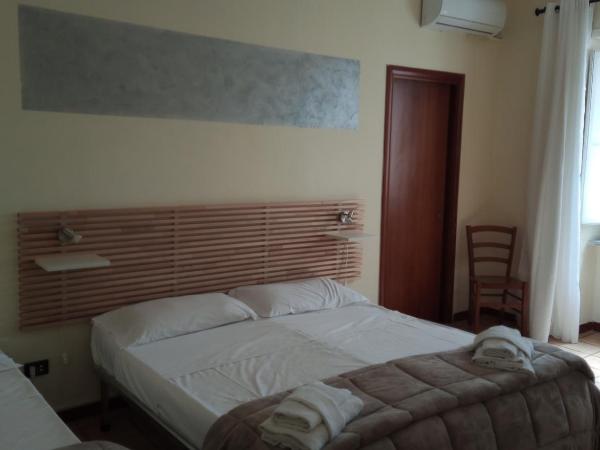 Hotel Eliseo Napoli : photo 5 de la chambre chambre double/lits jumeaux
