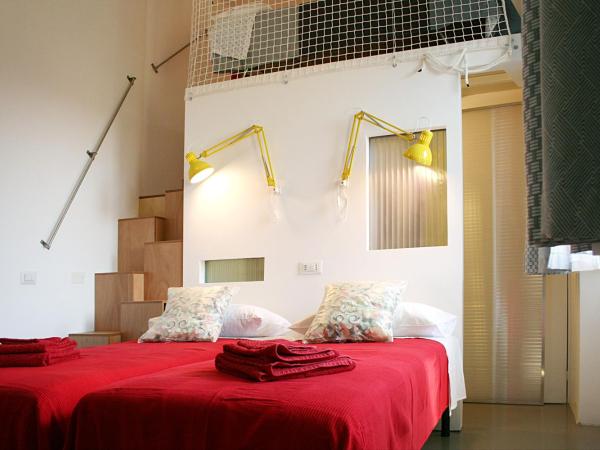 B&B Loft Padova : photo 5 de la chambre chambre double ou lits jumeaux avec salle de bains privative