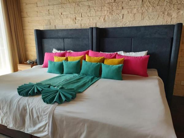 Hotel Beló Isla Mujeres - All Inclusive : photo 4 de la chambre luxury junior suite extra large king bed ocean view with balcony