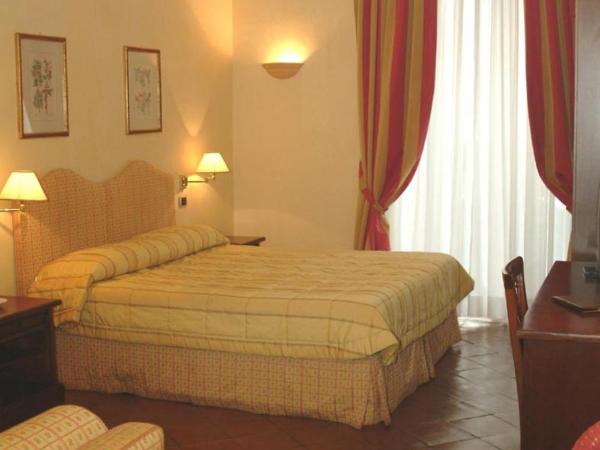 Hotel La Ville : photo 1 de la chambre chambre triple classique