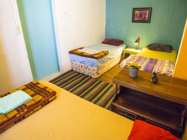 Shantihome : photo 2 de la chambre chambre familiale avec salle de bains commune