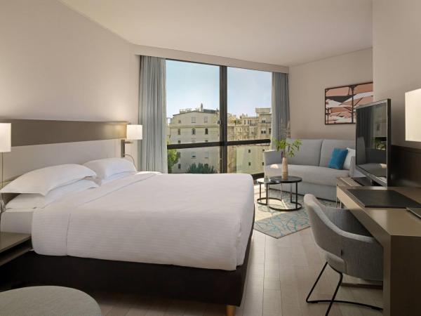 AC Hotel by Marriott Nice : photo 2 de la chambre suite junior - vue sur ville 
