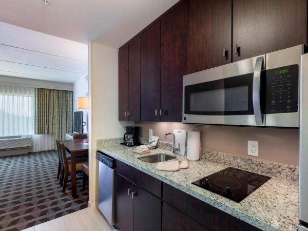 TownePlace Suites by Marriott Orlando at SeaWorld : photo 4 de la chambre chambre familiale