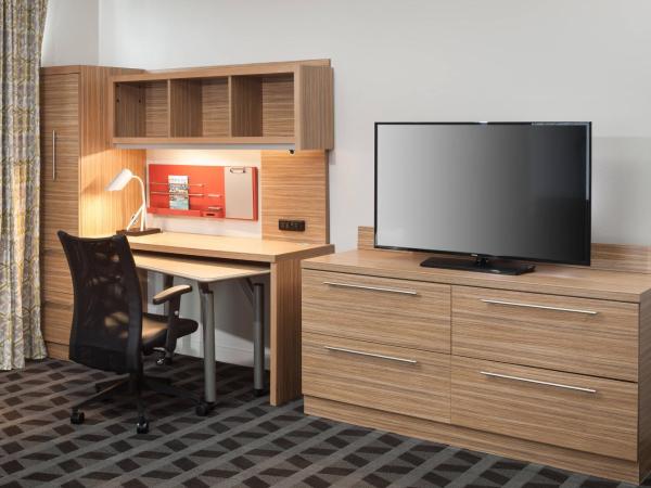 TownePlace Suites by Marriott Orlando at SeaWorld : photo 3 de la chambre suite lit queen-size 1 chambre