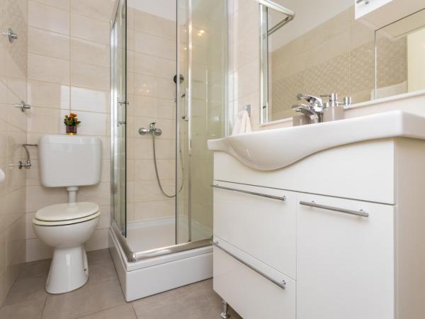 Apartments and Rooms Kod Keti : photo 2 de la chambre studio avec vue sur jardin