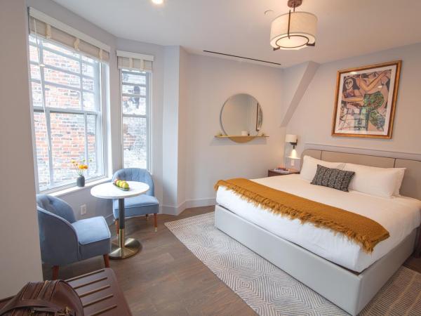 Hotel Belleclaire Central Park : photo 2 de la chambre suite parlor 1 lit king-size et canapé-lit