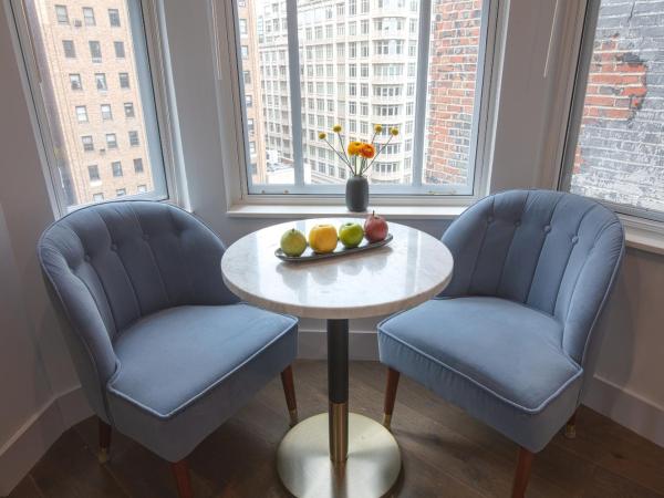 Hotel Belleclaire Central Park : photo 3 de la chambre suite parlor 1 lit king-size et canapé-lit