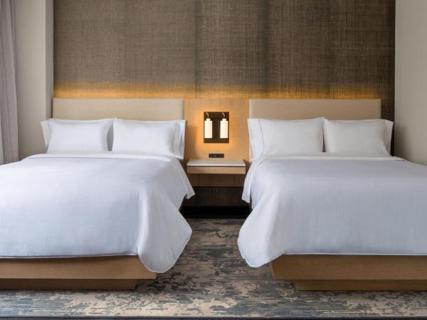 The Westin Houston Medical Center - Museum District : photo 2 de la chambre one bedroom queen suite with two queen beds and sofa bed