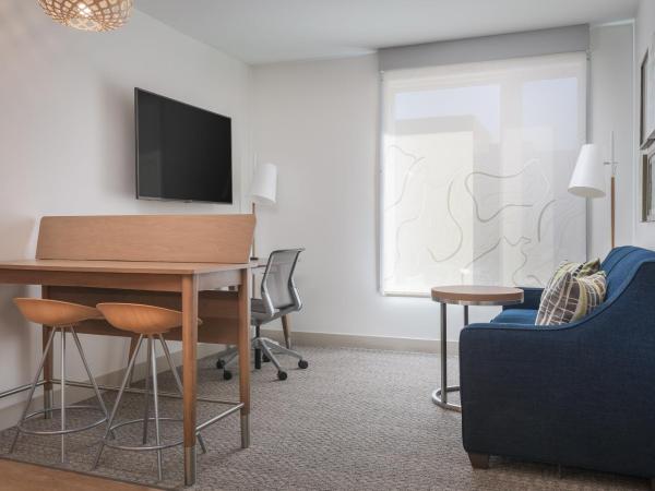 Element Denver Downtown East : photo 2 de la chambre suite lit king-size exécutive avec canapé-lit