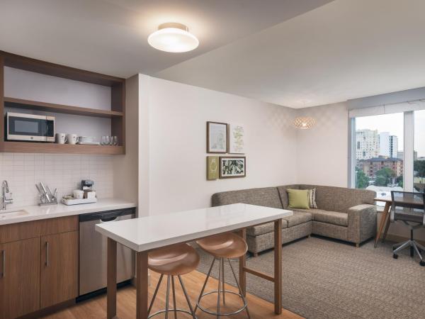 Element Denver Downtown East : photo 9 de la chambre suite 1 chambre avec 1 lit king-size et canapé-lit