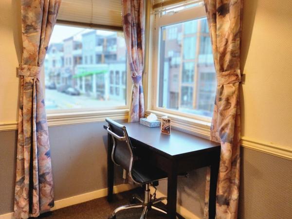 The Steveston Cafe & Hotel : photo 3 de la chambre chambre lit king-size avec baignoire spa