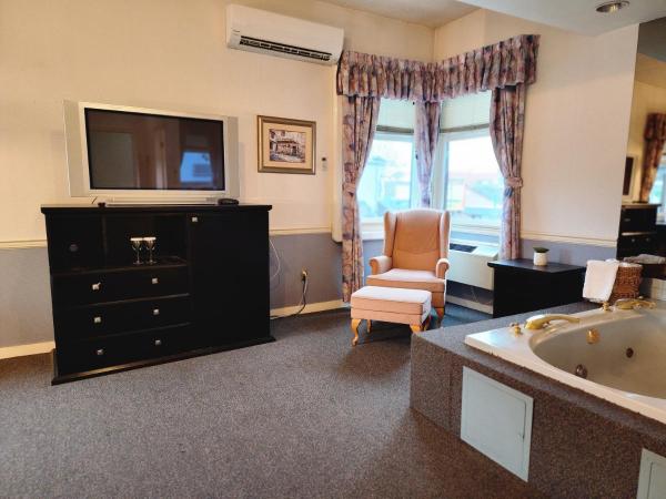 The Steveston Cafe & Hotel : photo 2 de la chambre chambre lit king-size avec baignoire spa