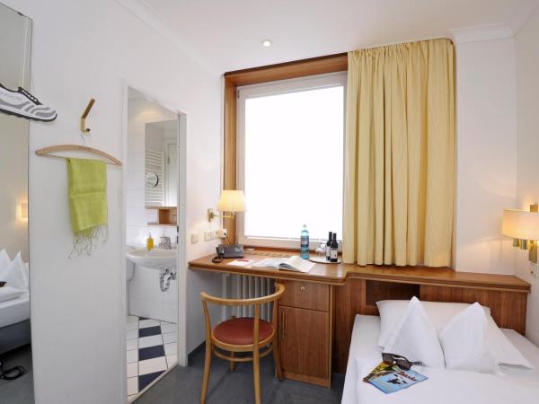 Hotel Baseler Hof : photo 1 de la chambre petite chambre simple
