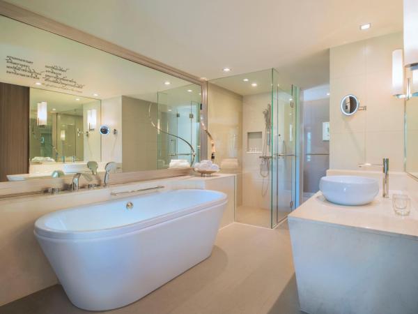 Le Meridien Suvarnabhumi, Bangkok Golf Resort and Spa : photo 2 de la chambre grand deluxe king room with balcony and golf view