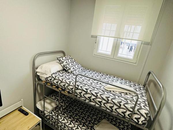 HOSPEDAJE CUATRO VIENTOS : photo 3 de la chambre chambre avec lits superposés et salle de bains commune