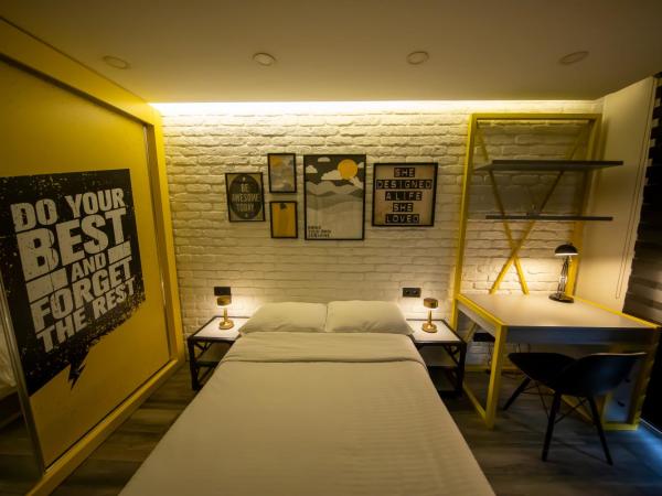 Ava Boutique Comfort Suites and Apartments : photo 6 de la chambre chambre lit queen-size deluxe