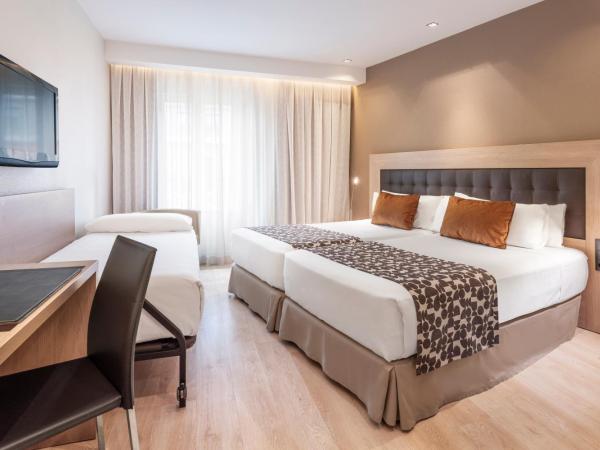 Catalonia Plaza Mayor : photo 4 de la chambre chambre triple