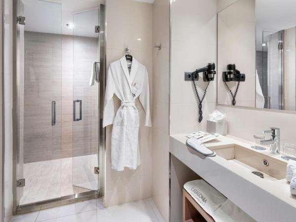 Catalonia Plaza Mayor : photo 6 de la chambre chambre double premium avec terrasse et piscine privée