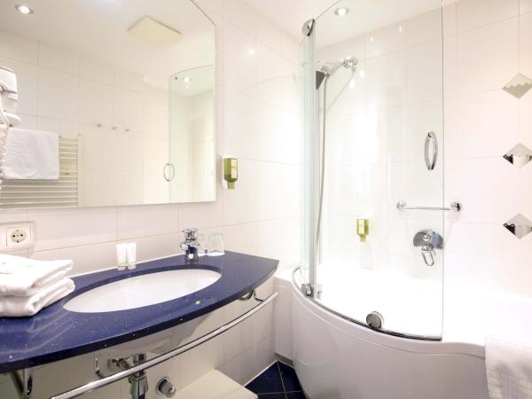 Hotel Mondschein : photo 6 de la chambre chambre double avec vue sur vieille ville