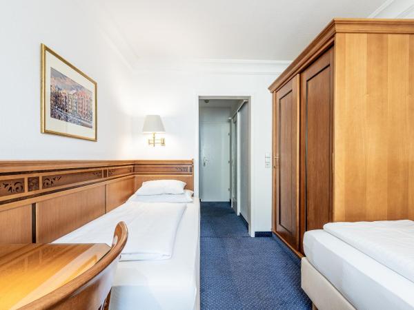 Hotel Mondschein : photo 6 de la chambre suite familiale