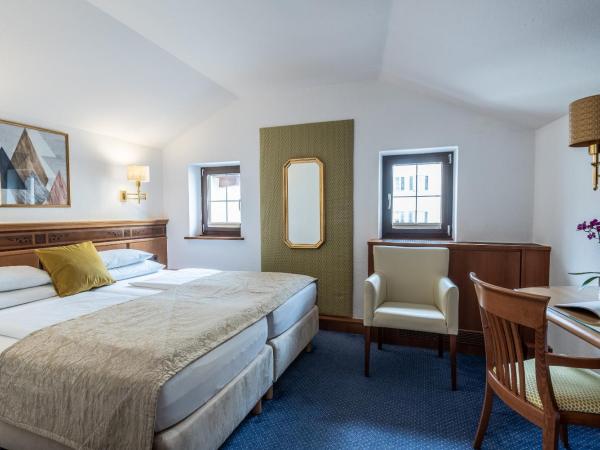 Hotel Mondschein : photo 4 de la chambre chambre triple avec 2 chambres