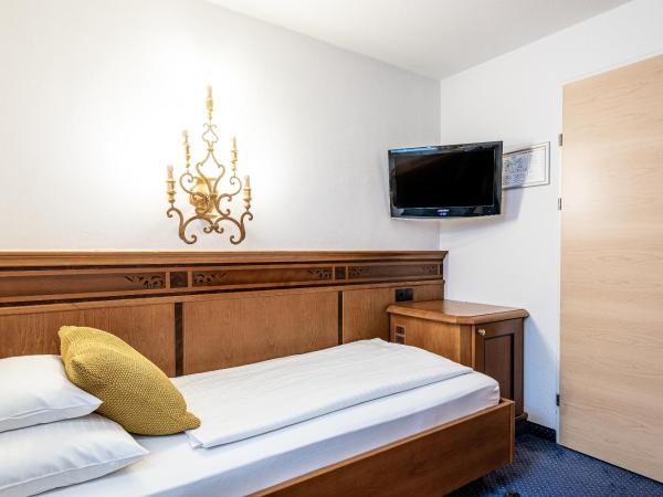 Hotel Mondschein : photo 5 de la chambre chambre triple avec 2 chambres