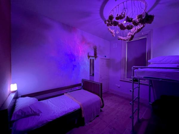 Art Hostel : photo 1 de la chambre chambre lits jumeaux pour personnes à mobilité réduite